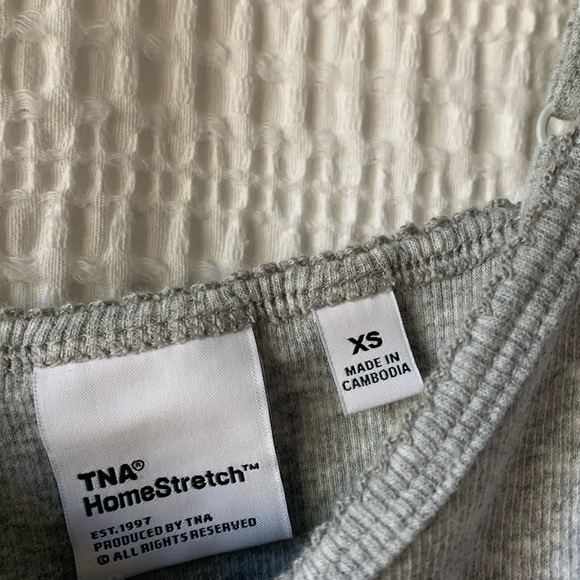 Aritzia TNA home stretch crop tank - Picture 4 of 4